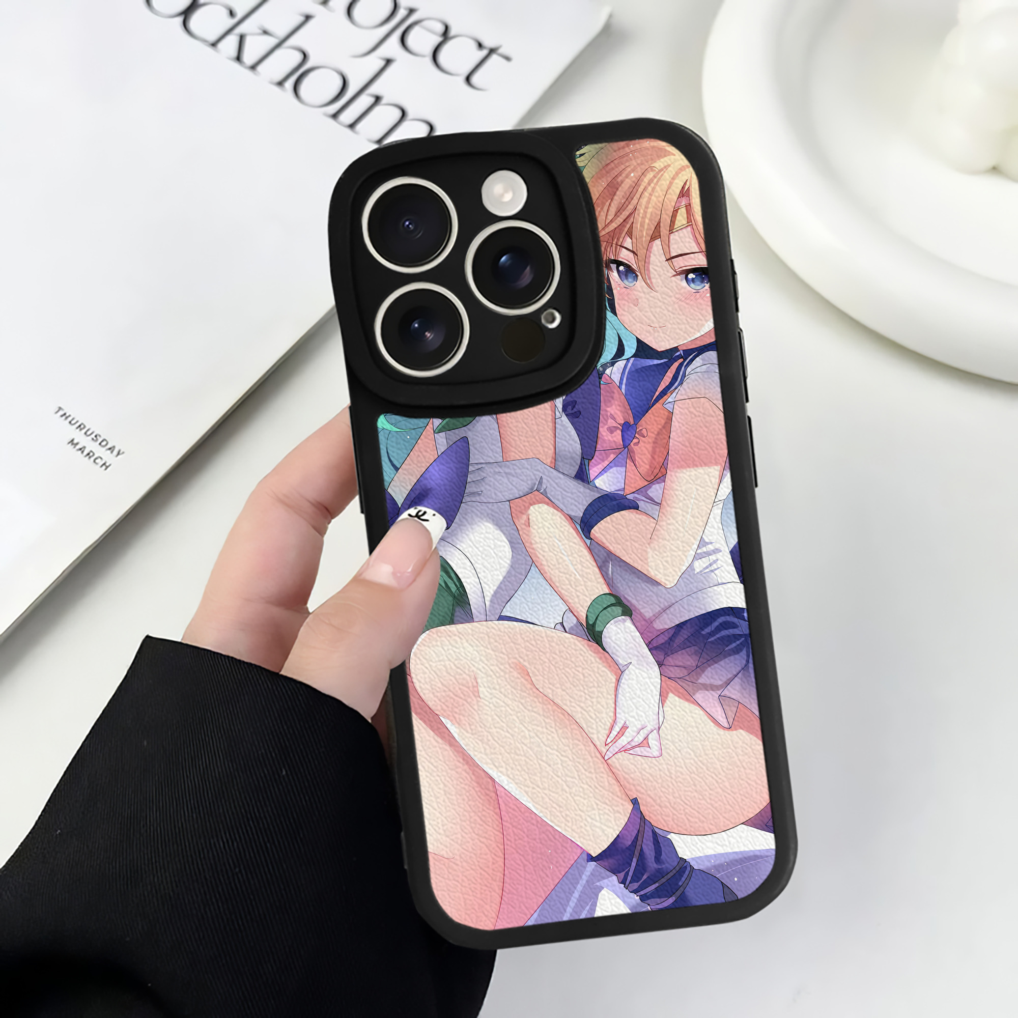 （画像用） 美少女戦士セーラームーン Sailor Moon 【iPhone 16シリーズ対応】シリコンスマホケース（レザー調） 材質：シリコン